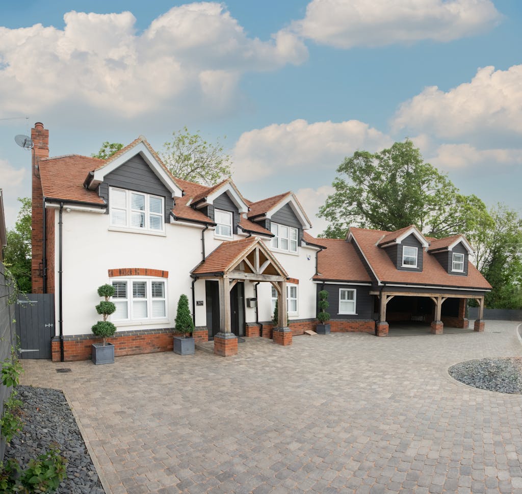 Real Estate - Luxury Modern Home